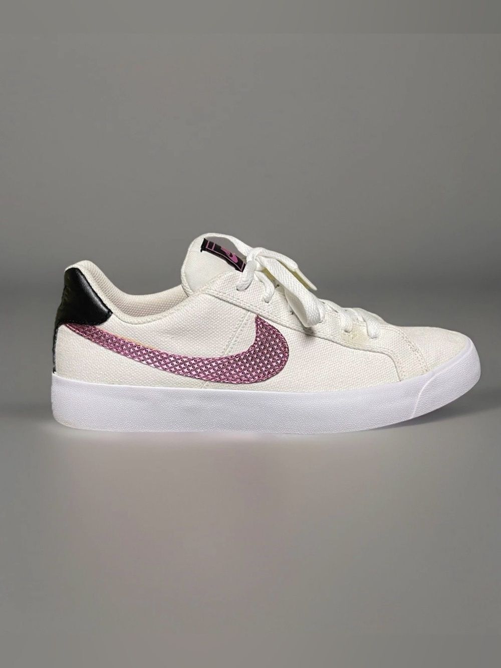 Nike Court Royale Women's Canvas White Sneakers Size 11